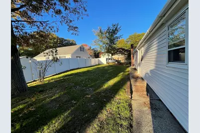 8 Laurier Ave, Attleboro, MA 02703 - Photo 10