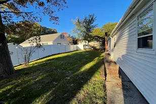 8 Laurier Ave, Attleboro, MA 02703 - Photo 10