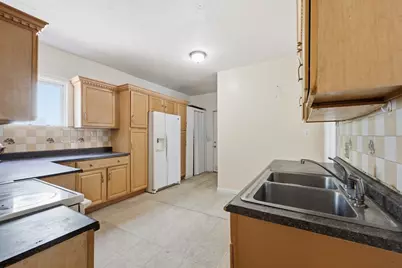 18 Keith St, Springfield, MA 01108 - Photo 6