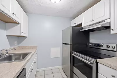 135 Grove St #131, Rockland, MA 02370 - Photo 6