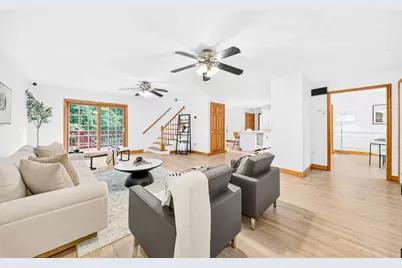 35 Brentwood Rd, Woburn, MA 01801 - Photo 6