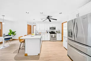 35 Brentwood Rd, Woburn, MA 01801 - Photo 8