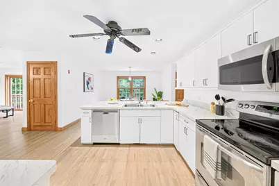 35 Brentwood Rd, Woburn, MA 01801 - Photo 10