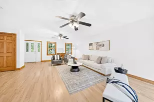 35 Brentwood Rd, Woburn, MA 01801 - Photo 4