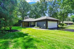 127 Magnolia Cir, Longmeadow, MA 01106 - Photo 8