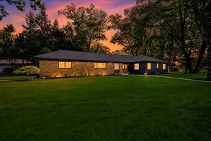127 Magnolia Cir, Longmeadow, MA 01106 - Photo 2