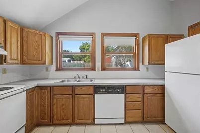 16 Berger Street, Chicopee, MA 01020 - Photo 6