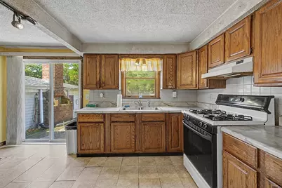 16 Berger Street, Chicopee, MA 01020 - Photo 14