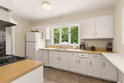 484 Groveland St, Haverhill, MA 01830 - Photo 16