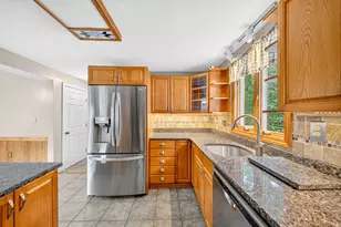 19 Greenleaf St, Billerica, MA 01821 - Photo 8
