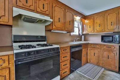 137 Central St, Saugus, MA 01906 - Photo 4