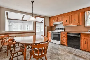 137 Central St, Saugus, MA 01906 - Photo 6