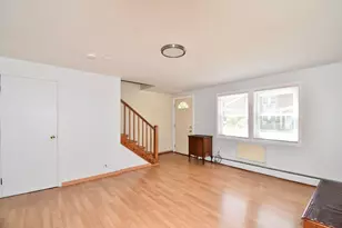 12 Manor Ct, Springfield, MA 01118 - Photo 10