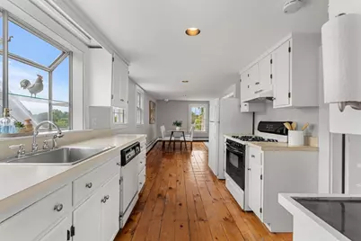 13 Linden St #3, Marblehead, MA 01945 - Photo 8