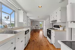 13 Linden St, Marblehead, MA 01945 - Photo 8