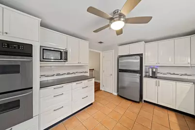 273 Highland St, Stoughton, MA 02072 - Photo 4
