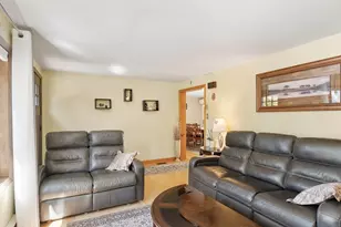 8 Pershing St, Worcester, MA 01606 - Photo 6