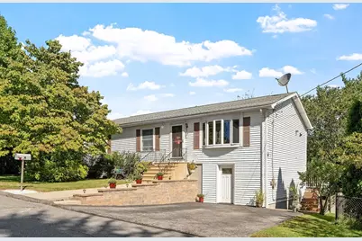 8 Pershing St, Worcester, MA 01606 - Photo 2