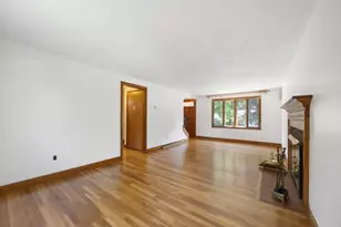 96 Converse Ln, Melrose, MA 02176 - Photo 4