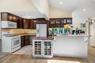 7 Sherborne Cir, Ashland, MA 01721 - Photo 6