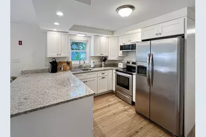 82 Pennsylvania Avenue, Oak Bluffs, MA 02557 - Photo 4