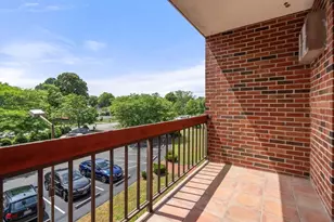655 Saw Mill Brook Prkwy, Newton, MA 02459 - Photo 12