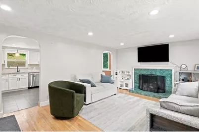 15 Burdett Rd, Lynn, MA 01904 - Photo 6