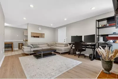 7 Thoreau Ct #8, Natick, MA 01760 - Photo 4