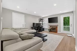 7 Thoreau Ct, Natick, MA 01760 - Photo 2