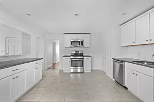 17 Forest Ave, Salem, MA 01970 - Photo 4