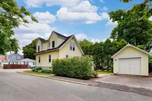 22 Prince St, Marblehead, MA 01945 - Photo 4