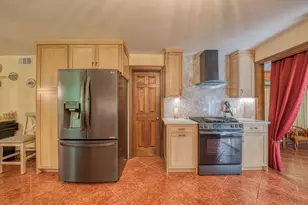 331 Mountain St, Sharon, MA 02067 - Photo 4