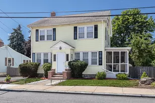 32 Raymond Rd, Salem, MA 01970 - Photo 2