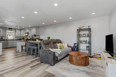 35 Shaw St, Lowell, MA 01851 - Photo 18