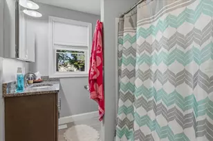 35 Shaw St, Lowell, MA 01851 - Photo 10