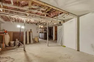 35 Shaw St, Lowell, MA 01851 - Photo 30