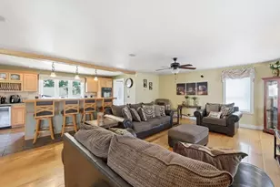 26 Paderewski St, Chicopee, MA 01013 - Photo 8