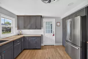 17 Rockwood Ln, Lawrence, MA 01843 - Photo 12