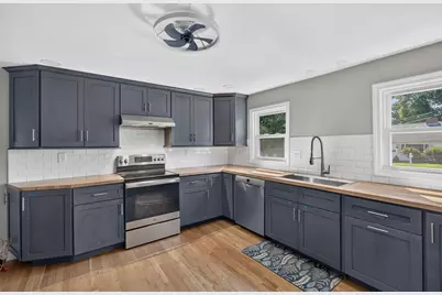 17 Rockwood Ln, Lawrence, MA 01843 - Photo 10