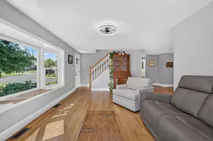 17 Rockwood Ln, Lawrence, MA 01843 - Photo 2