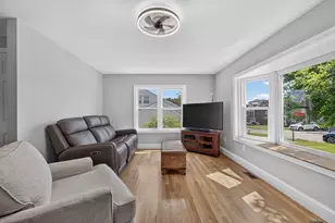 17 Rockwood Ln, Lawrence, MA 01843 - Photo 12