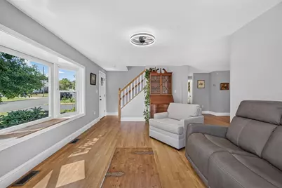 17 Rockwood Ln, Lawrence, MA 01843 - Photo 2