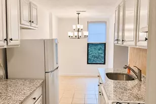 8 Shrewsbury Green Dr, Shrewsbury, MA 01545 - Photo 2
