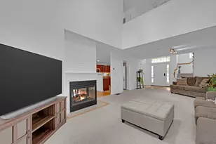 27 Robert Cir, Grafton, MA 01536 - Photo 6