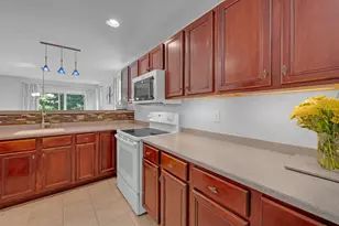 27 Robert Cir, Grafton, MA 01536 - Photo 14