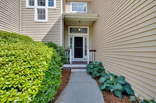27 Robert Cir, Grafton, MA 01536 - Photo 4