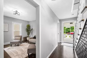 15 Myrtle Ave, Holyoke, MA 01040 - Photo 4