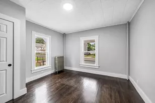 15 Myrtle Ave, Holyoke, MA 01040 - Photo 2