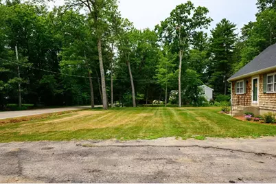 544 Spring St, Hanson, MA 02341 - Photo 4