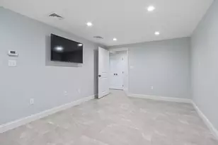 49 Lakeview Ave, Waltham, MA 02451 - Photo 20